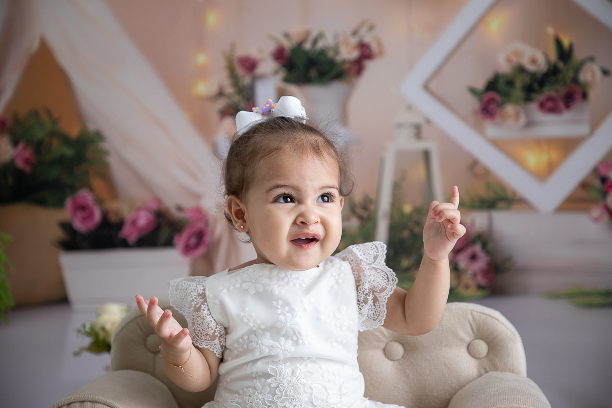 ensaio-fotografico-esmagando-o-bolo-smash-the-cake-fotos-bebe-1-ano-ensaio-fotografico-de-1-ano-ideia-de-ensaio-a-hora-do-bolo-melhor-fotografo-de-barbacena-estudio-de-fotografia-isabela-lobato-fotografia-fotografo-em-barbacena-isabela-lobato