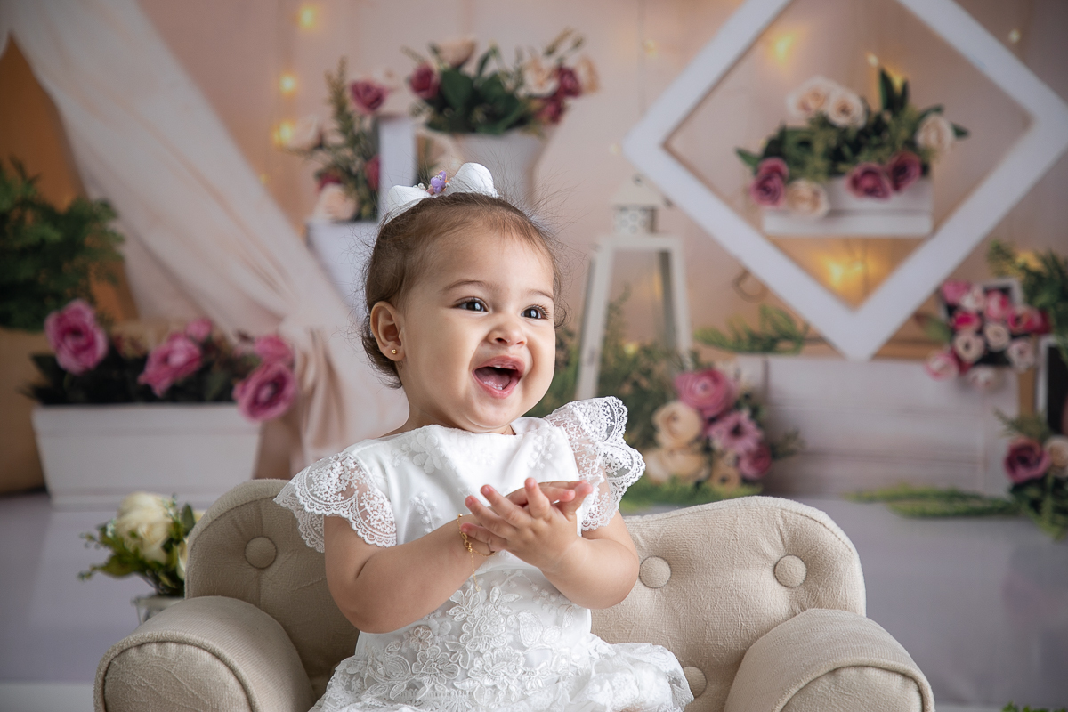 ensaio-fotografico-esmagando-o-bolo-smash-the-cake-fotos-bebe-1-ano-ensaio-fotografico-de-1-ano-ideia-de-ensaio-a-hora-do-bolo-melhor-fotografo-de-barbacena-estudio-de-fotografia-isabela-lobato-fotografia-fotografo-em-barbacena-isabela-lobato