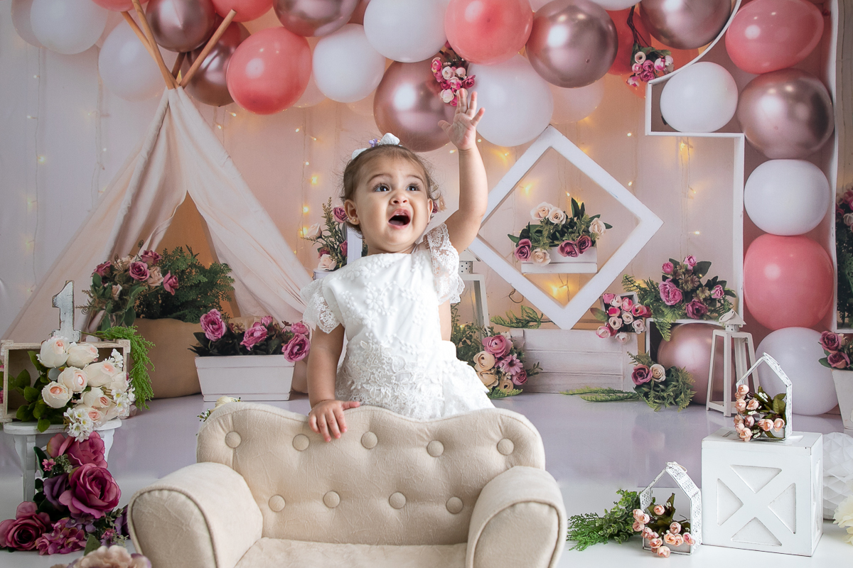 ensaio-fotografico-esmagando-o-bolo-smash-the-cake-fotos-bebe-1-ano-ensaio-fotografico-de-1-ano-ideia-de-ensaio-a-hora-do-bolo-melhor-fotografo-de-barbacena-estudio-de-fotografia-isabela-lobato-fotografia-fotografo-em-barbacena-isabela-lobato