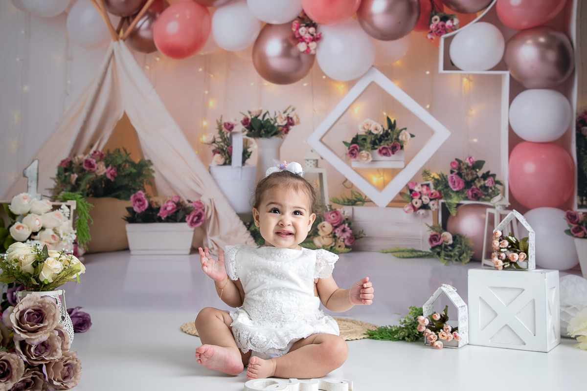 ensaio-fotografico-esmagando-o-bolo-smash-the-cake-fotos-bebe-1-ano-ensaio-fotografico-de-1-ano-ideia-de-ensaio-a-hora-do-bolo-melhor-fotografo-de-barbacena-estudio-de-fotografia-isabela-lobato-fotografia-fotografo-em-barbacena-isabela-lobato