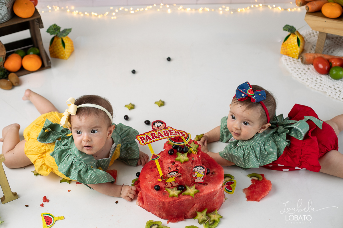 ensaio-fotografico-de-1-ano-ideia-de-ensaio-a-hora-do-bolo-melhor-fotografo-de-barbacena-estudio-de-fotografia-isabela-lobato-fotografia-fotografo-em-barbacena-isabela-lobato-salada-de-fruta-bolo-de-frutas-ensaio-fotografico-de-frutas-Smash-The-Fruit