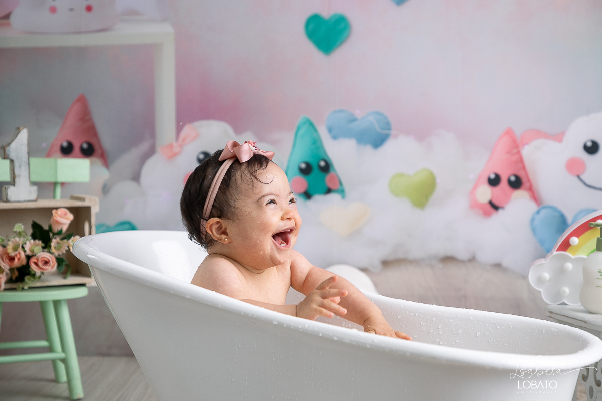 fotografa-infantil-em-barbacena-fotografa-de-bebes-em-barbacena-melhor-fotografo-de-barbacena-mg-isabela-lobato-fotografia-estudio-fotografico-em-barbacena-ensaio-de-recem-nascido-em-barbacena-ensaio-splash-baby-ensaio-a-hora-do-banho-ensaio-de-um-ano