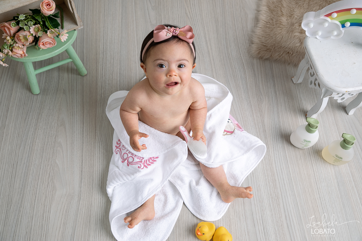fotografa-infantil-em-barbacena-fotografa-de-bebes-em-barbacena-melhor-fotografo-de-barbacena-mg-isabela-lobato-fotografia-estudio-fotografico-em-barbacena-ensaio-de-recem-nascido-em-barbacena-ensaio-splash-baby-ensaio-a-hora-do-banho-ensaio-de-um-ano