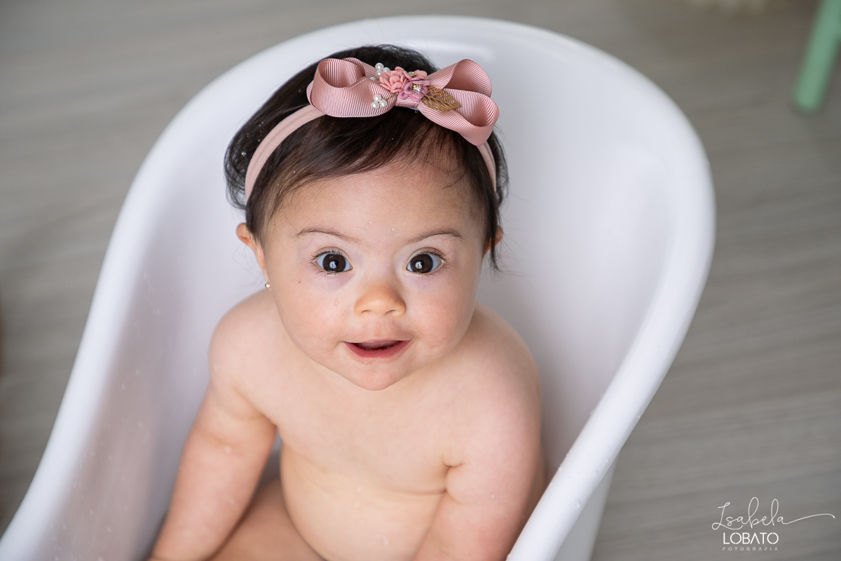 fotografa-infantil-em-barbacena-fotografa-de-bebes-em-barbacena-melhor-fotografo-de-barbacena-mg-isabela-lobato-fotografia-estudio-fotografico-em-barbacena-ensaio-de-recem-nascido-em-barbacena-ensaio-splash-baby-ensaio-a-hora-do-banho-ensaio-de-um-ano