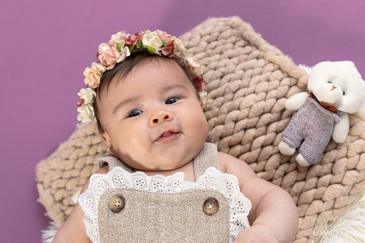 ensaio-fotografico-de-bebes-bebe-de-3-meses-fases-do-bebe-acompanhamento-fotografico-criativo-fotos-trimestral-de-bebes-fotografo-infantil-em-barbacena-isabela-lobato-fotografia-estudio-fotografico-em-barbacena-mg