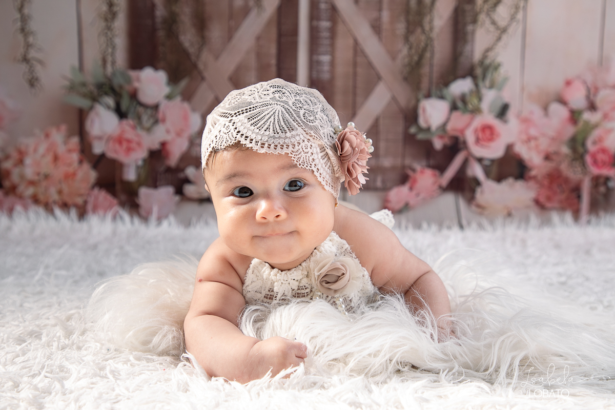 ensaio-fotografico-de-bebes-bebe-de-3-meses-fases-do-bebe-acompanhamento-fotografico-criativo-fotos-trimestral-de-bebes-fotografo-infantil-em-barbacena-isabela-lobato-fotografia-estudio-fotografico-em-barbacena-mg