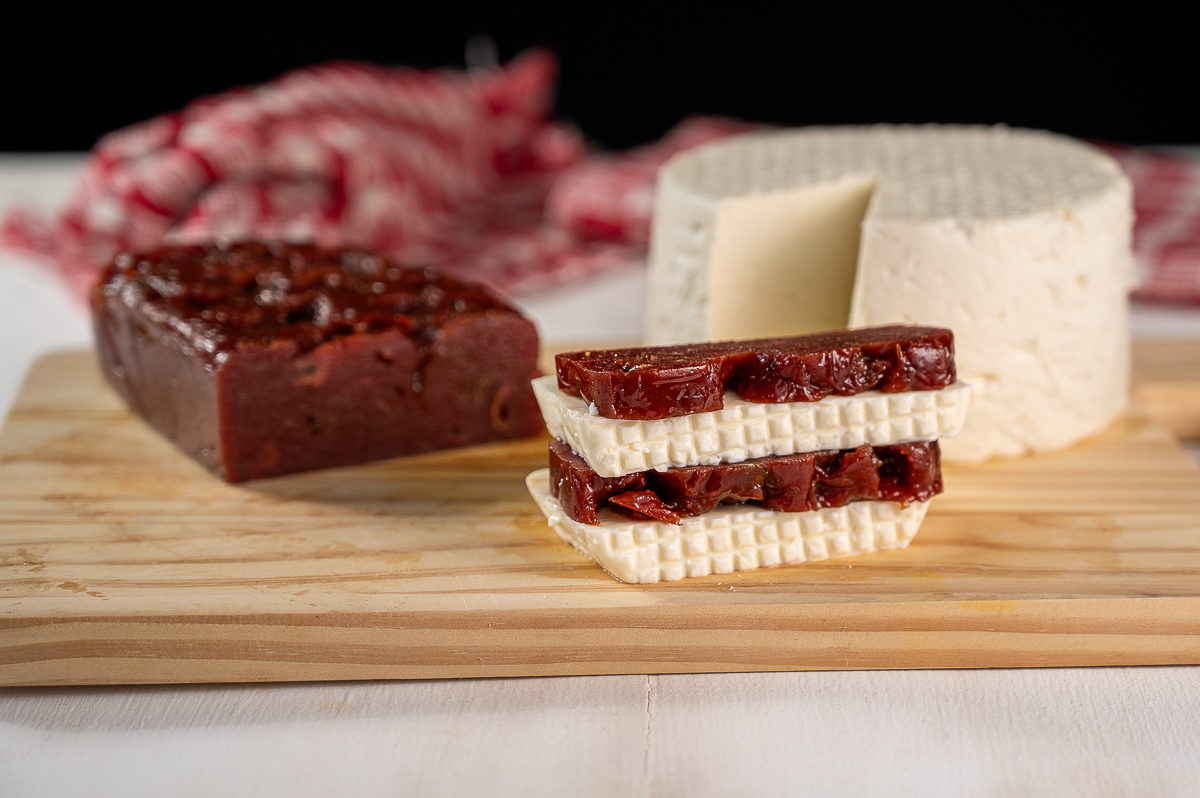 laticinio-sol-brilhante-laticinios-em-mg-queijo-minas-frescal-queijo-fresco-caipira-manteiga-de-qualidade-requeijao-queijo-qualho-geleia-de-pimenta-com-queijo-melhor-queijo-minas-frescal-cafe-da-tarde-cafe-colonial-queijo-com-goiabada-doce-de-leite-queijo