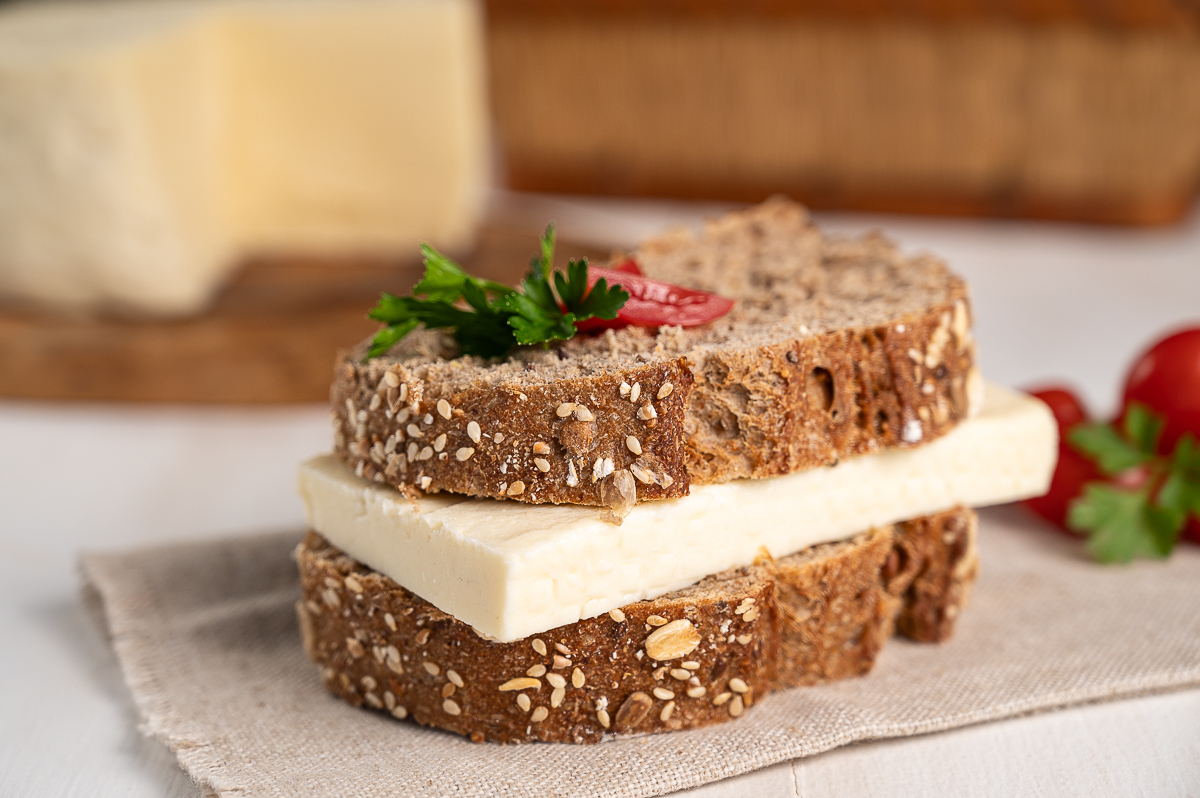 laticinio-sol-brilhante-laticinios-em-mg-queijo-minas-frescal-queijo-fresco-caipira-manteiga-de-qualidade-requeijao-queijo-qualho-geleia-de-pimenta-com-queijo-melhor-queijo-minas-frescal-cafe-da-tarde-cafe-colonial-queijo-com-goiabada-doce-de-leite-queijo