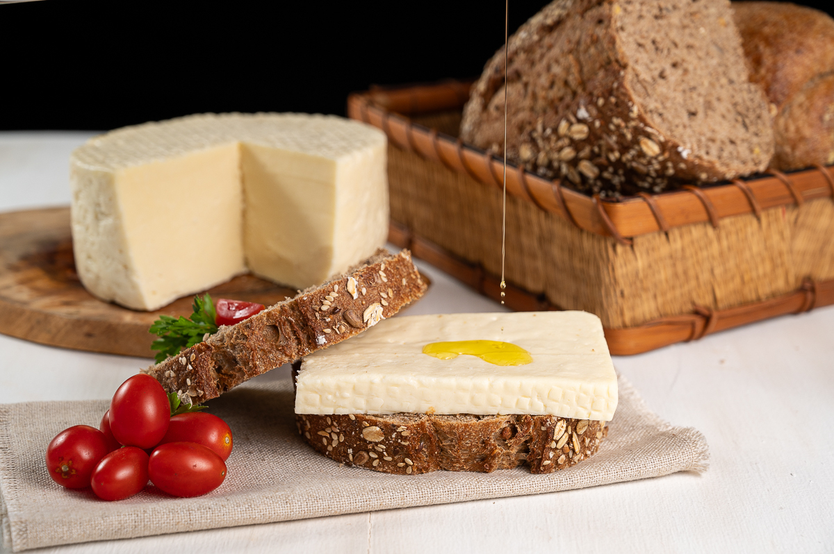 laticinio-sol-brilhante-laticinios-em-mg-queijo-minas-frescal-queijo-fresco-caipira-manteiga-de-qualidade-requeijao-queijo-qualho-geleia-de-pimenta-com-queijo-melhor-queijo-minas-frescal-cafe-da-tarde-cafe-colonial-queijo-com-goiabada-doce-de-leite-queijo