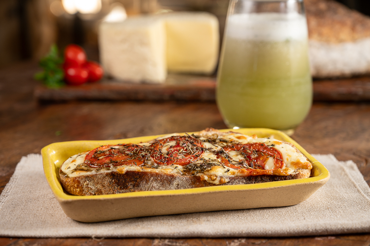 laticinio-sol-brilhante-laticinios-em-mg-queijo-minas-frescal-queijo-fresco-caipira-manteiga-de-qualidade-requeijao-queijo-qualho-geleia-de-pimenta-com-queijo-melhor-queijo-minas-frescal-cafe-da-tarde-cafe-colonial-queijo-com-goiabada-doce-de-leite-queijo