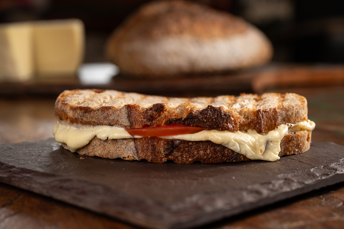 laticinio-sol-brilhante-laticinios-em-mg-queijo-minas-frescal-queijo-fresco-caipira-manteiga-de-qualidade-requeijao-queijo-qualho-geleia-de-pimenta-com-queijo-melhor-queijo-minas-frescal-cafe-da-tarde-cafe-colonial-queijo-com-goiabada-doce-de-leite-queijo