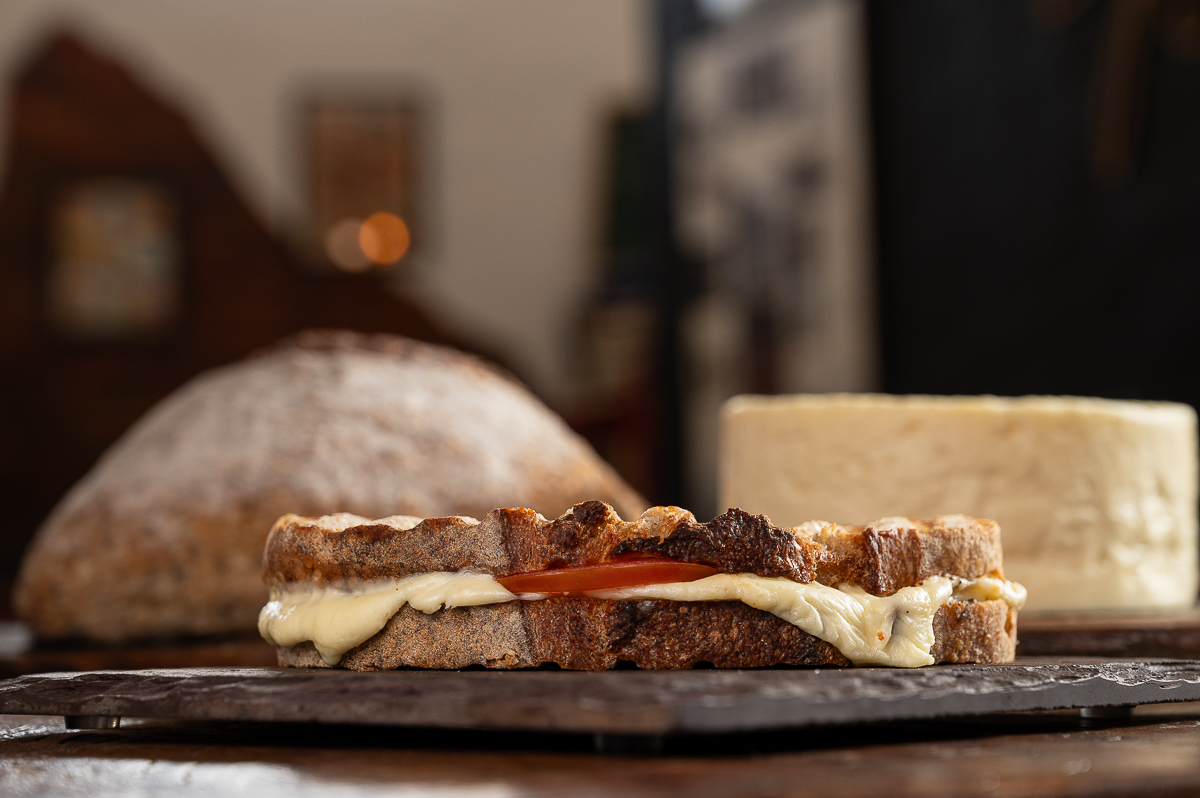 laticinio-sol-brilhante-laticinios-em-mg-queijo-minas-frescal-queijo-fresco-caipira-manteiga-de-qualidade-requeijao-queijo-qualho-geleia-de-pimenta-com-queijo-melhor-queijo-minas-frescal-cafe-da-tarde-cafe-colonial-queijo-com-goiabada-doce-de-leite-queijo