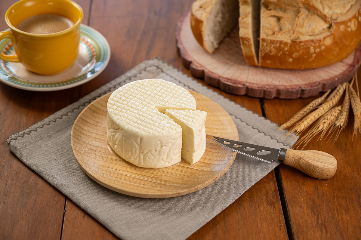 laticinio-sol-brilhante-laticinios-em-mg-queijo-minas-frescal-queijo-fresco-caipira-manteiga-de-qualidade-requeijao-queijo-qualho-geleia-de-pimenta-com-queijo-melhor-queijo-minas-frescal-cafe-da-tarde-cafe-colonial-queijo-com-goiabada-doce-de-leite-queijo