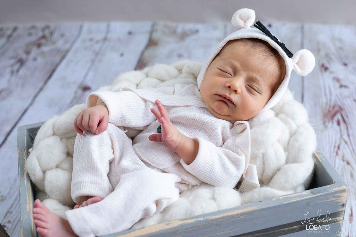 ensaio-fotografico-de-recem-nascido-fotograria-newborn-fotografa-de-recem-nascido-em-barbacena-melhor-fotografo-infantil-em-barbacena-estudio-fotografico-isabela-lobato-fotografos-em-barbacena-mg