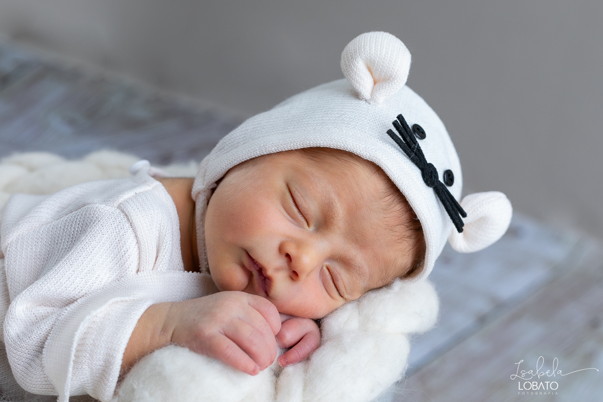 ensaio-fotografico-de-recem-nascido-fotograria-newborn-fotografa-de-recem-nascido-em-barbacena-melhor-fotografo-infantil-em-barbacena-estudio-fotografico-isabela-lobato-fotografos-em-barbacena-mg
