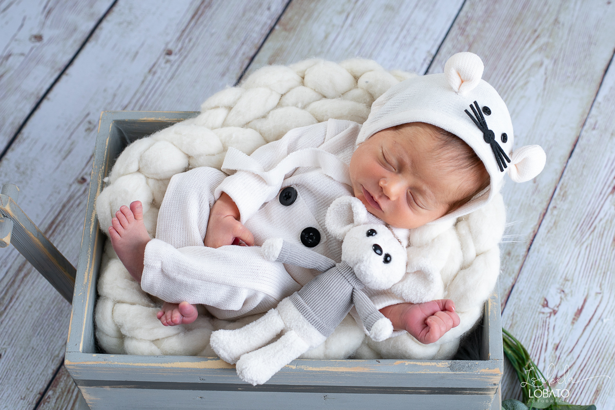 ensaio-fotografico-de-recem-nascido-fotograria-newborn-fotografa-de-recem-nascido-em-barbacena-melhor-fotografo-infantil-em-barbacena-estudio-fotografico-isabela-lobato-fotografos-em-barbacena-mg