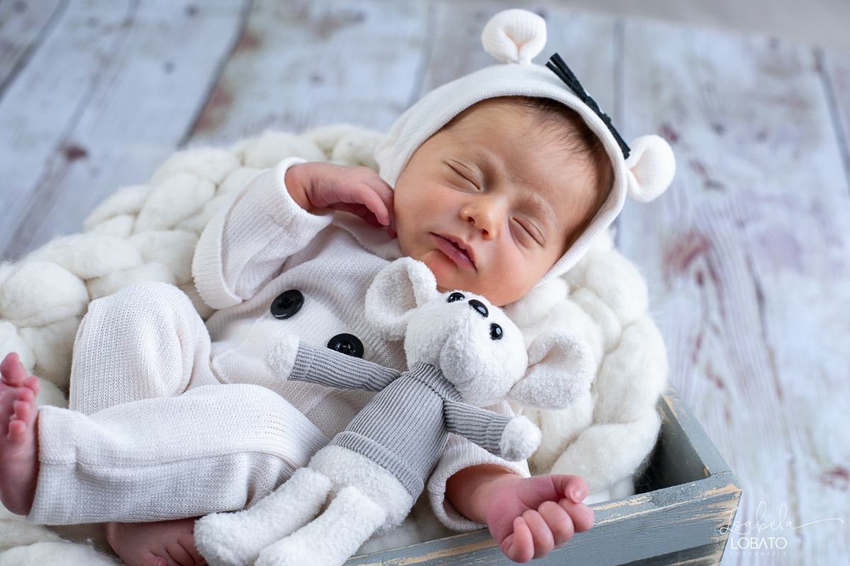 ensaio-fotografico-de-recem-nascido-fotograria-newborn-fotografa-de-recem-nascido-em-barbacena-melhor-fotografo-infantil-em-barbacena-estudio-fotografico-isabela-lobato-fotografos-em-barbacena-mg