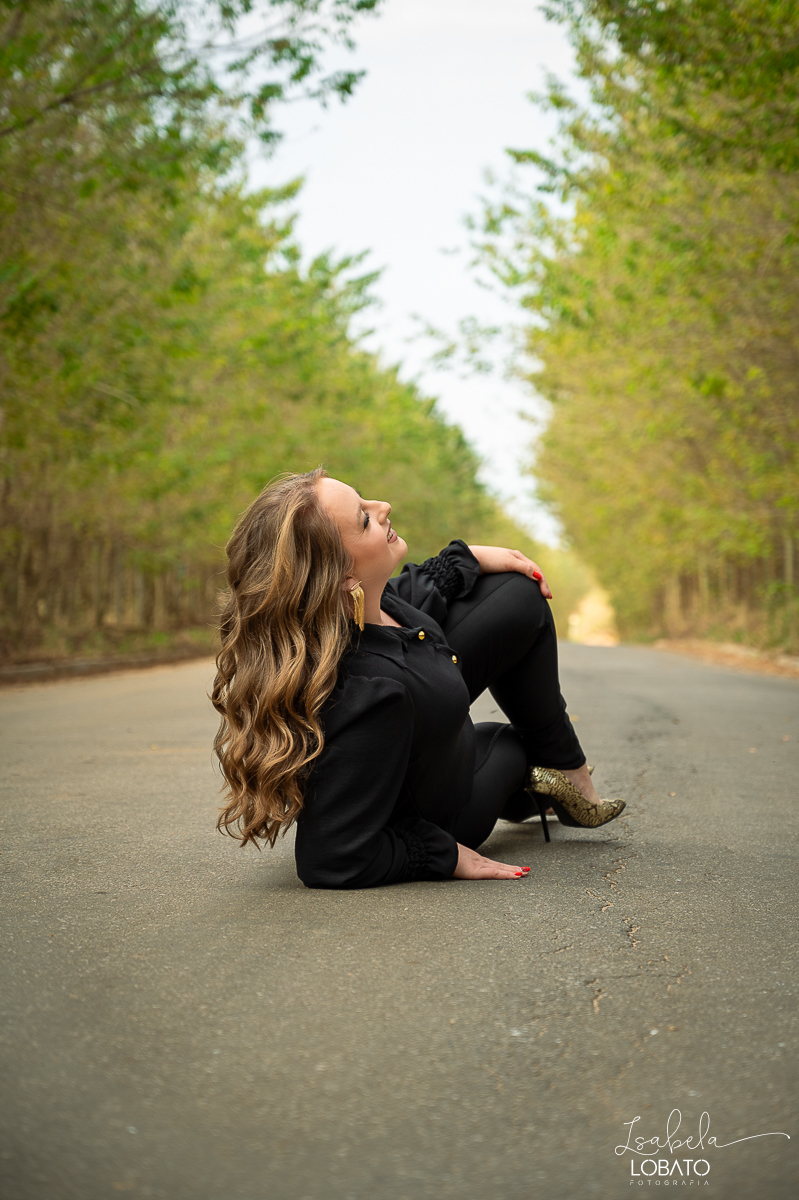 ensaio-fotografico-30-anos-ensaio-fotografico-feminino-em-carro-ensaio-fotografico-no-carro-fiat-500-vermelho-fotos-no-carro-fiat-500-ensaio-feminino-externo-fiat-500-fotos-vela-faisca-ensaio-de-30-anos-fotografa-barbacena-isabela-lobato-fotografia