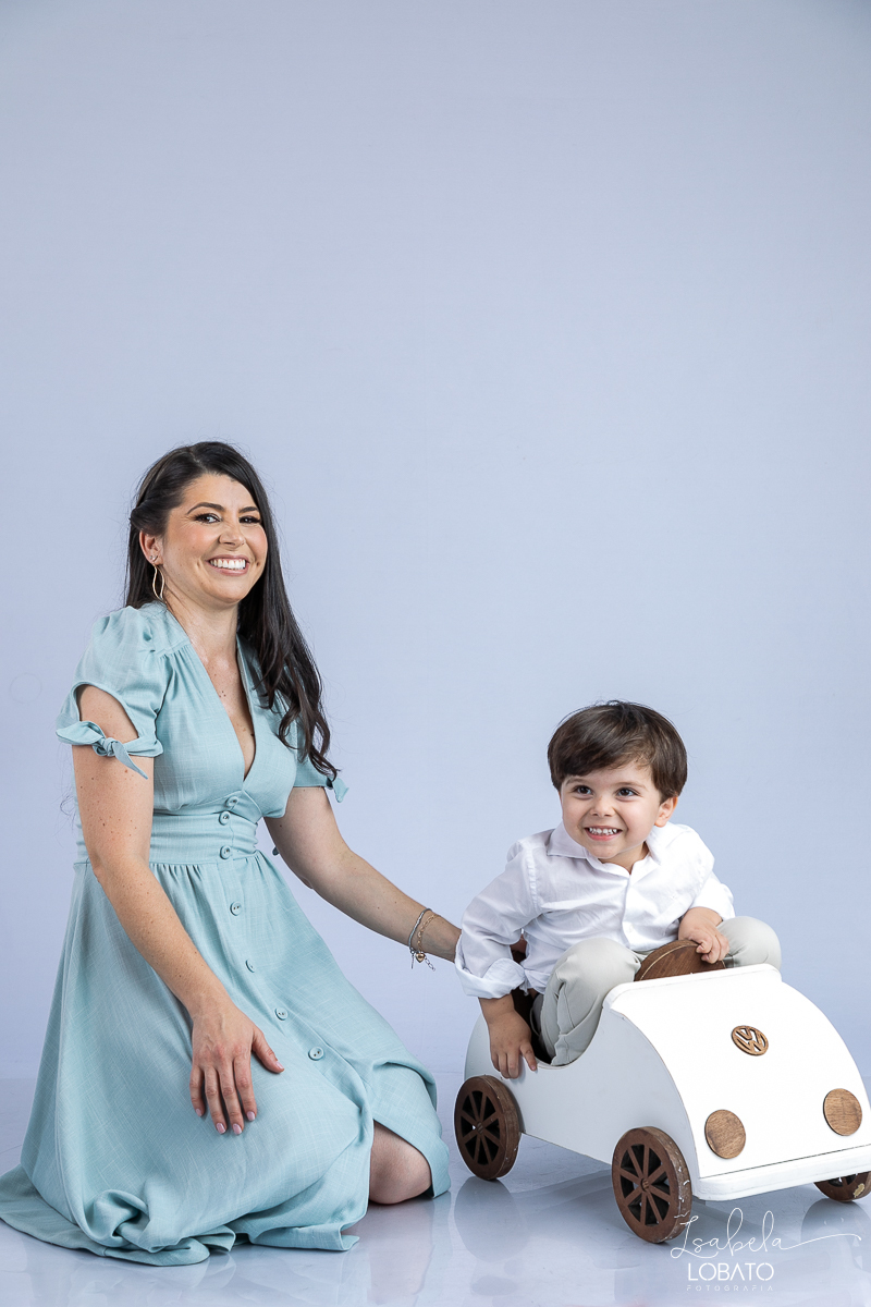 ensaio-fotografico-infantil-em-estudio-fotografia-de-crianca-idea-de-ensaio-fotografico-de-2-anos-ensaio-infantil-fundo-branco-fotografa-infantil-em-barbacena-estudio-isabela-lobato-fotografia