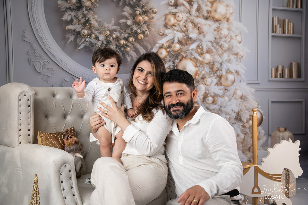 cenario-de-natal-fundo-fotografico-de-natal-retratos-de-natal-arvore-de-natal-tendencias-2023-brinquedos-de-natal-natal-em-familia-ideia-de-cenario-fotografico-de-natal-estudio-fotografico-em-barbacena-ensaio-de-natal-2023-isabela-lobato-fotografia