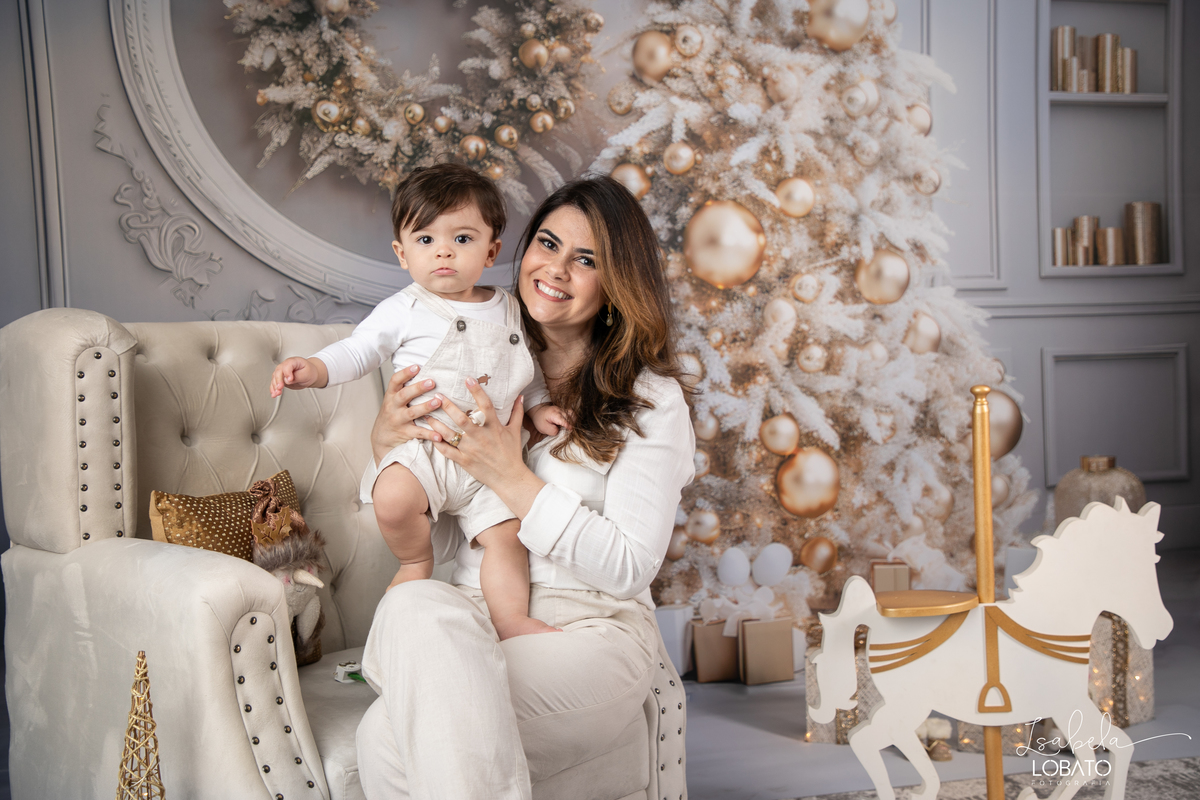 cenario-de-natal-fundo-fotografico-de-natal-retratos-de-natal-arvore-de-natal-tendencias-2023-brinquedos-de-natal-natal-em-familia-ideia-de-cenario-fotografico-de-natal-estudio-fotografico-em-barbacena-ensaio-de-natal-2023-isabela-lobato-fotografia