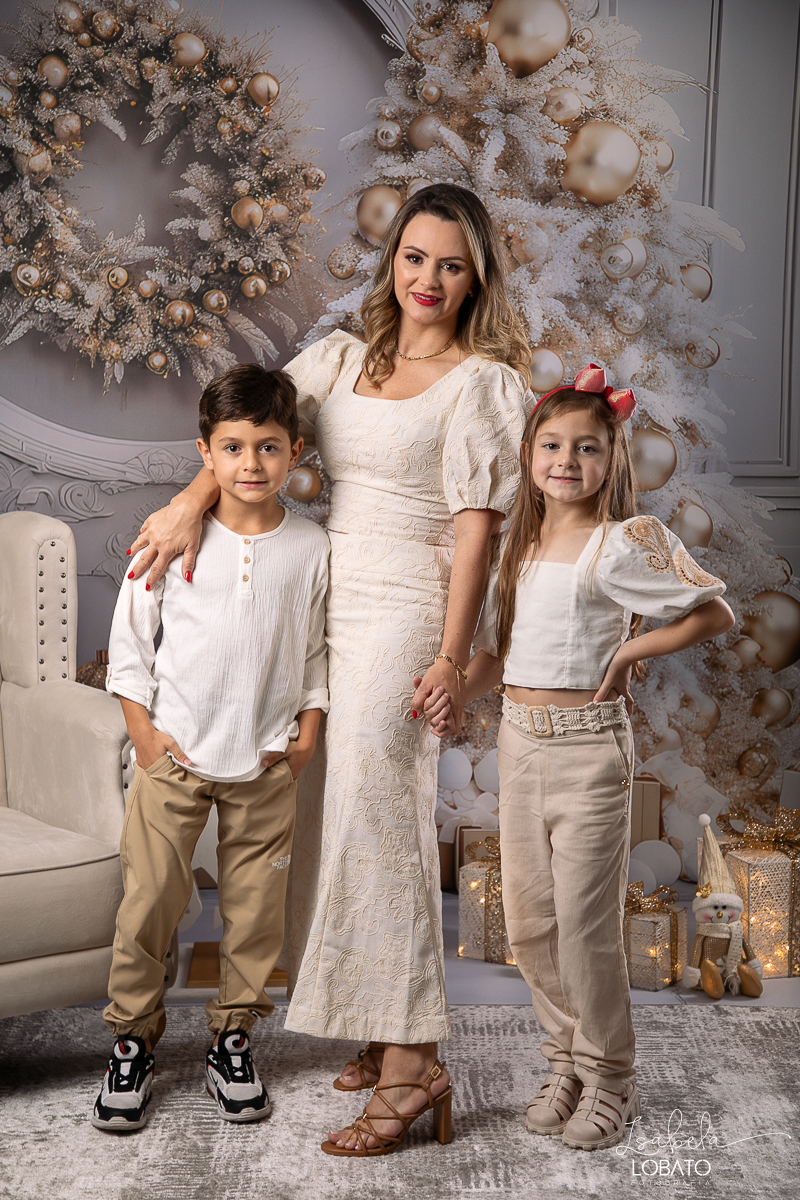 cenario-de-natal-fundo-fotografico-de-natal-retratos-de-natal-arvore-de-natal-tendencias-2023-brinquedos-de-natal-natal-em-familia-ideia-de-cenario-fotografico-de-natal-estudio-fotografico-em-barbacena-ensaio-de-natal-2023-isabela-lobato-fotografia