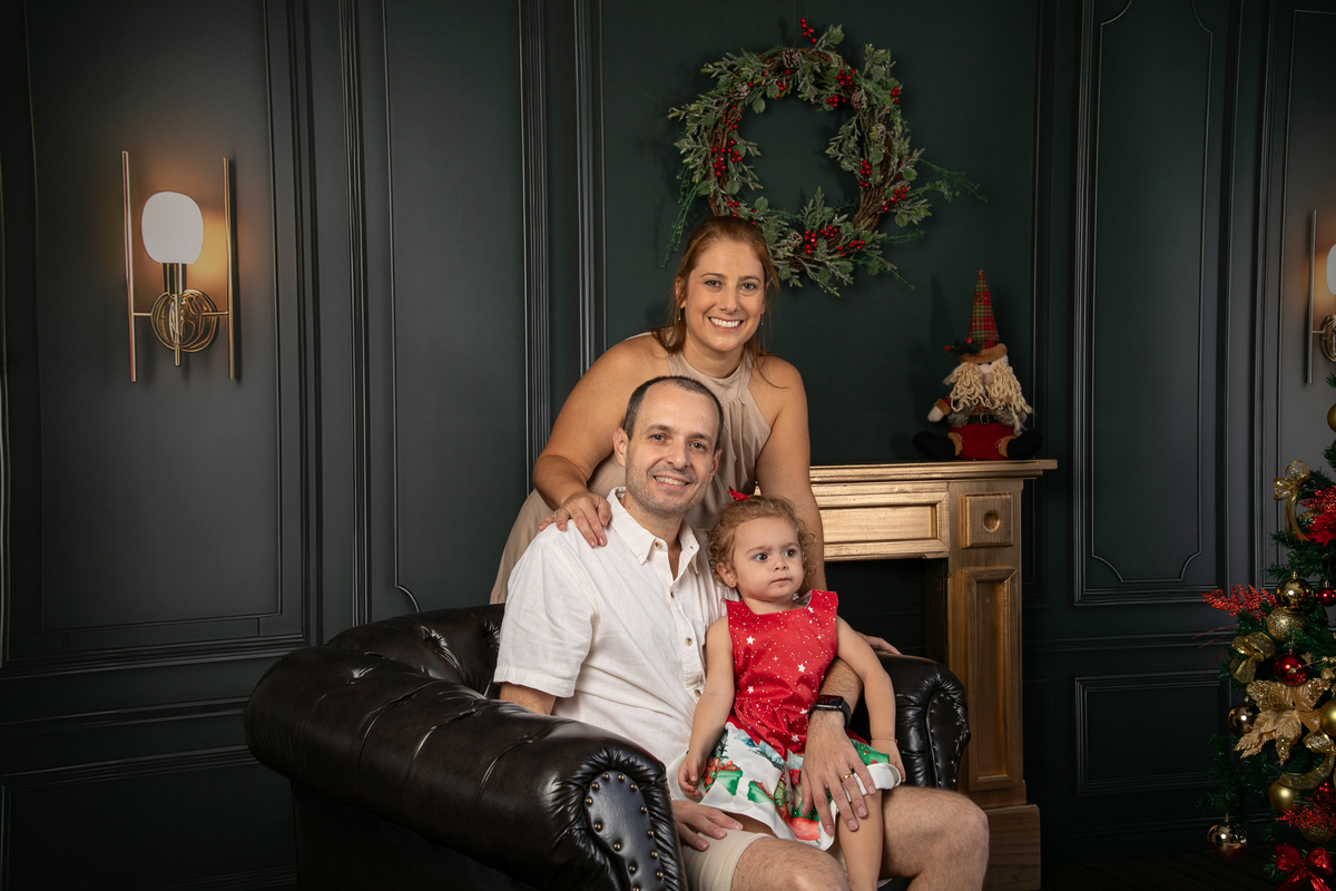 cenario-de-natal-fundo-fotografico-de-natal-retratos-de-natal-arvore-de-natal-tendencias-2023-brinquedos-de-natal-natal-em-familia-ideia-de-cenario-fotografico-de-natal-estudio-fotografico-em-barbacena-ensaio-de-natal-2023-isabela-lobato-fotografia