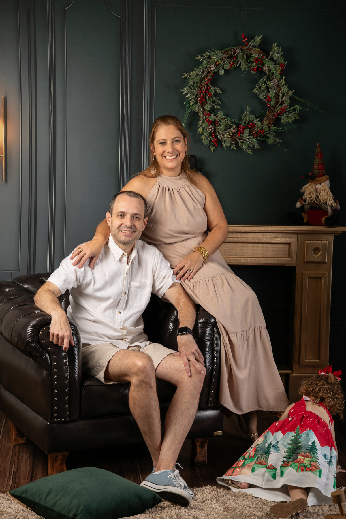 cenario-de-natal-fundo-fotografico-de-natal-retratos-de-natal-arvore-de-natal-tendencias-2023-brinquedos-de-natal-natal-em-familia-ideia-de-cenario-fotografico-de-natal-estudio-fotografico-em-barbacena-ensaio-de-natal-2023-isabela-lobato-fotografia