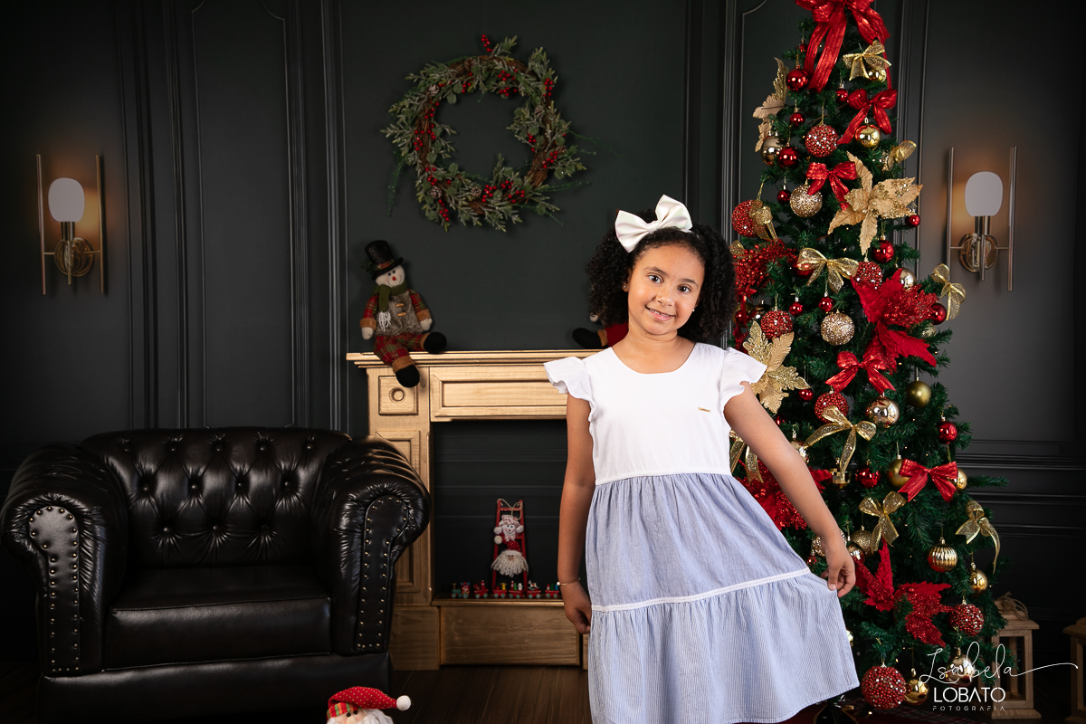cenario-de-natal-fundo-fotografico-de-natal-retratos-de-natal-arvore-de-natal-tendencias-2023-brinquedos-de-natal-natal-em-familia-ideia-de-cenario-fotografico-de-natal-estudio-fotografico-em-barbacena-ensaio-de-natal-2023-isabela-lobato-fotografia