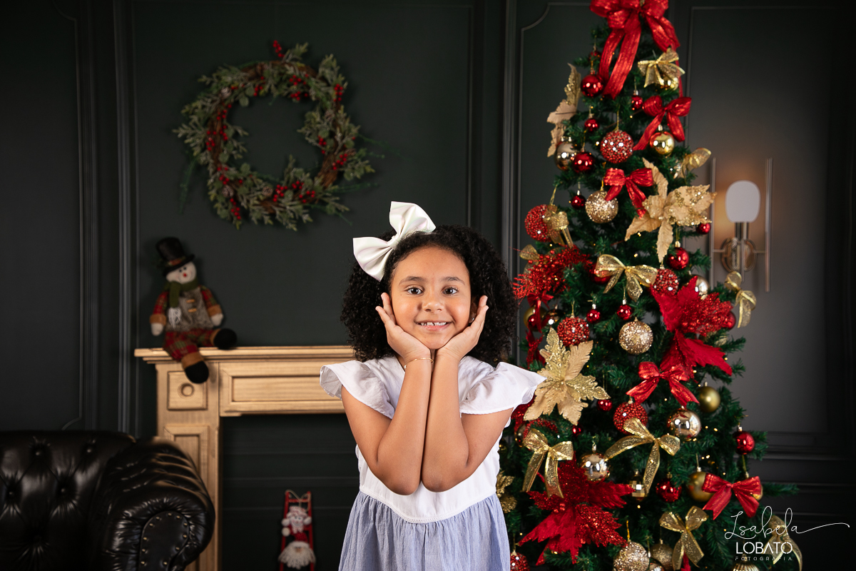cenario-de-natal-fundo-fotografico-de-natal-retratos-de-natal-arvore-de-natal-tendencias-2023-brinquedos-de-natal-natal-em-familia-ideia-de-cenario-fotografico-de-natal-estudio-fotografico-em-barbacena-ensaio-de-natal-2023-isabela-lobato-fotografia