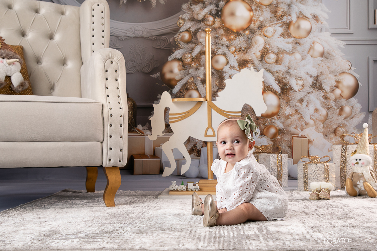 cenario-de-natal-fundo-fotografico-de-natal-retratos-de-natal-arvore-de-natal-tendencias-2023-brinquedos-de-natal-natal-em-familia-ideia-de-cenario-fotografico-de-natal-estudio-fotografico-em-barbacena-ensaio-de-natal-2023-isabela-lobato-fotografia