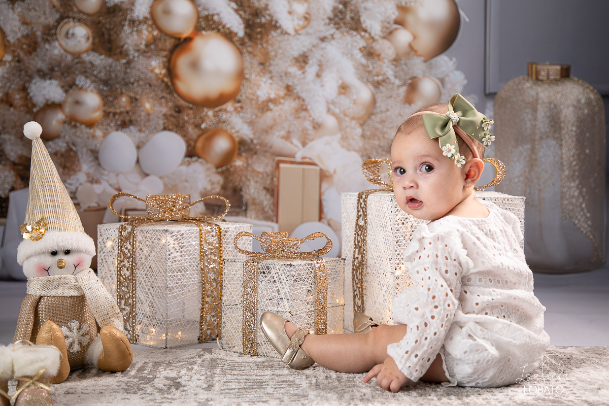 cenario-de-natal-fundo-fotografico-de-natal-retratos-de-natal-arvore-de-natal-tendencias-2023-brinquedos-de-natal-natal-em-familia-ideia-de-cenario-fotografico-de-natal-estudio-fotografico-em-barbacena-ensaio-de-natal-2023-isabela-lobato-fotografia