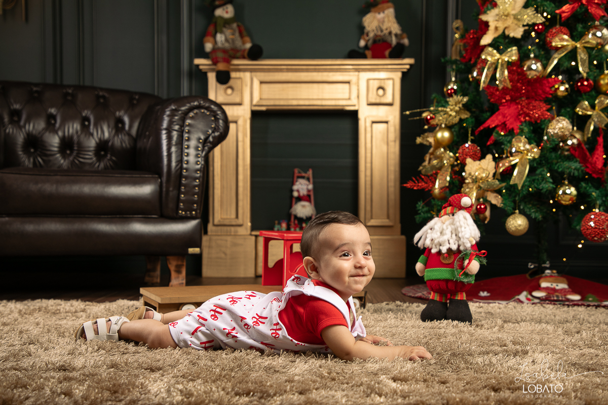 cenario-de-natal-fundo-fotografico-de-natal-retratos-de-natal-arvore-de-natal-tendencias-2023-brinquedos-de-natal-natal-em-familia-ideia-de-cenario-fotografico-de-natal-estudio-fotografico-em-barbacena-ensaio-de-natal-2023-isabela-lobato-fotografia