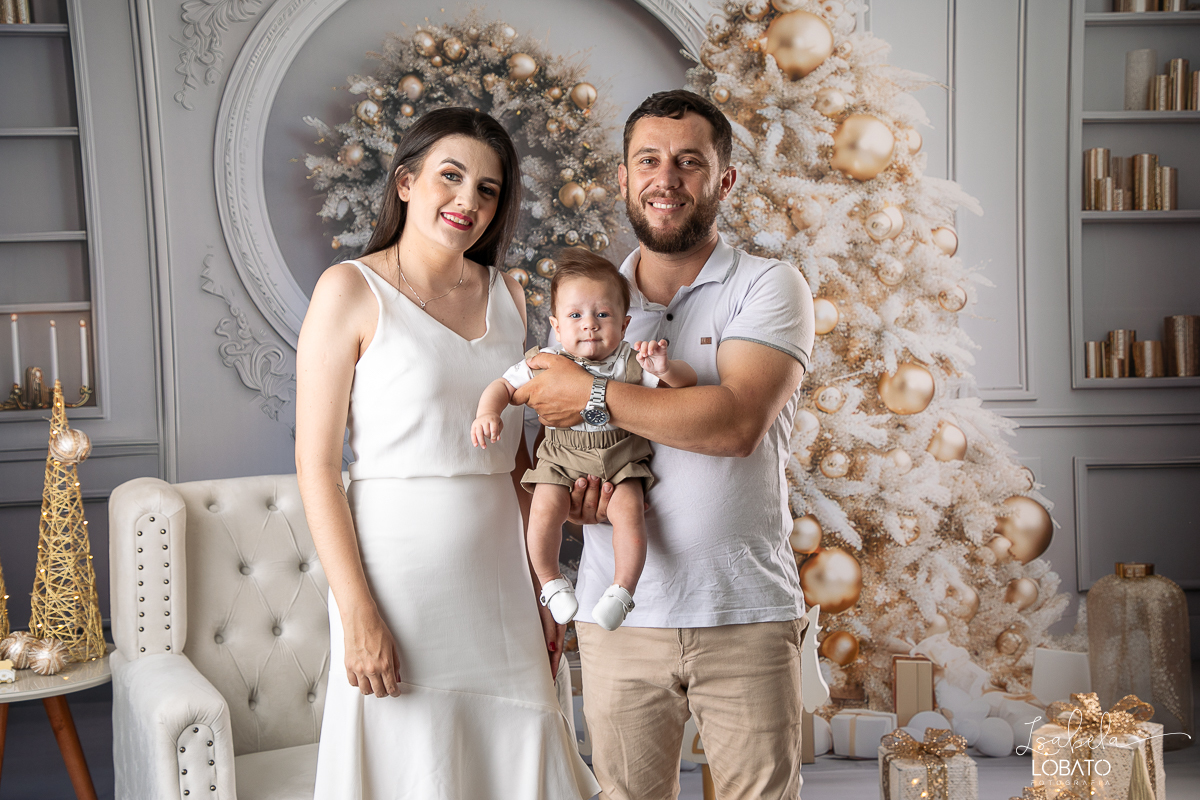 cenario-de-natal-fundo-fotografico-de-natal-retratos-de-natal-arvore-de-natal-tendencias-2023-brinquedos-de-natal-natal-em-familia-ideia-de-cenario-fotografico-de-natal-estudio-fotografico-em-barbacena-ensaio-de-natal-2023-isabela-lobato-fotografia