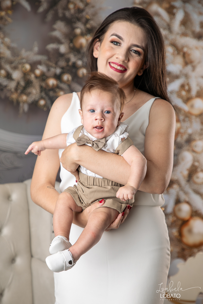 cenario-de-natal-fundo-fotografico-de-natal-retratos-de-natal-arvore-de-natal-tendencias-2023-brinquedos-de-natal-natal-em-familia-ideia-de-cenario-fotografico-de-natal-estudio-fotografico-em-barbacena-ensaio-de-natal-2023-isabela-lobato-fotografia