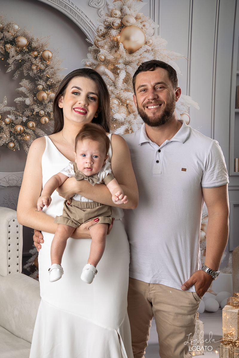 cenario-de-natal-fundo-fotografico-de-natal-retratos-de-natal-arvore-de-natal-tendencias-2023-brinquedos-de-natal-natal-em-familia-ideia-de-cenario-fotografico-de-natal-estudio-fotografico-em-barbacena-ensaio-de-natal-2023-isabela-lobato-fotografia