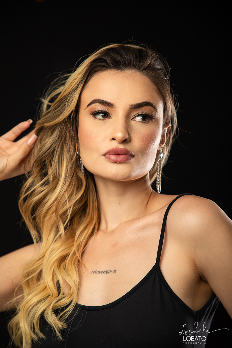 modelo-fotografica-ensaio-feminino-estudio-fotografa-de-mulheres-ensaio-sensual-feminino-ensaio-de-30-anos-miss-brasil-2023-ensaio-sensual-estúdio-fotografico-em-barbacena-melhor-fotografo-de-barbacena-isabela-lobato-fotografia-paula-campos-barbacena