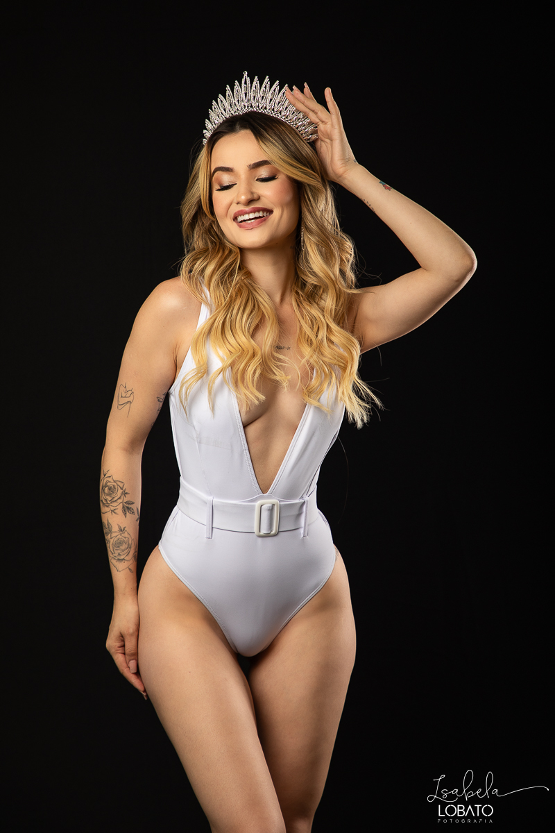 modelo-fotografica-ensaio-feminino-estudio-fotografa-de-mulheres-ensaio-sensual-feminino-ensaio-de-30-anos-miss-brasil-2023-ensaio-sensual-estúdio-fotografico-em-barbacena-melhor-fotografo-de-barbacena-isabela-lobato-fotografia-paula-campos-barbacena