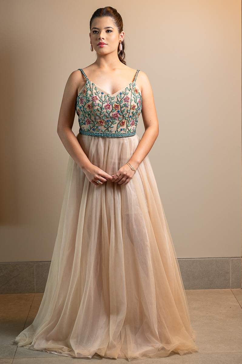 aluguel-de-vestidos-de-festa-em-barbacena-venda-de-vestidos-de-luxo-em-barbacena-baile-da-medicina-barbacena-baile-do-adeus-barbacena-mg-roupa-de-gala-vestidos-de-luxo-aluguel-barbacena-evase-festas-barbacena-traje-fino-passeio-completo-aluguel-evase-bq