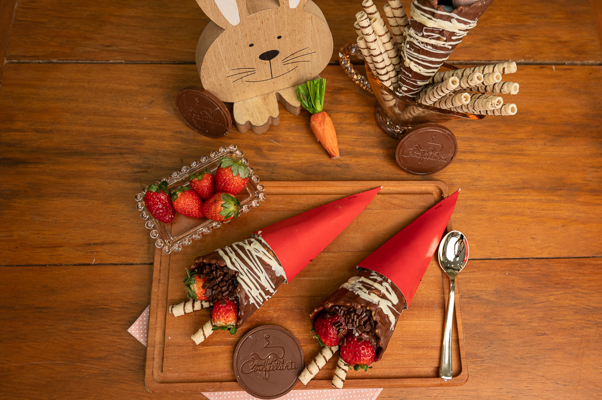 ovo-de-Páscoa-artesanal-ovos-de-colher-pascoa-2024-cardapio-de-pascoa-fotos-de-ovos-de-pascoa-ovo-de-pascoa-gourmet-em-barbacena-confeitarti-barbacena-delicioso-ovo-de-pascoa-fotos-incriveis-de-ovos-de-pascoa-fotografo-de-alimentos-minas-gerais-barbacena