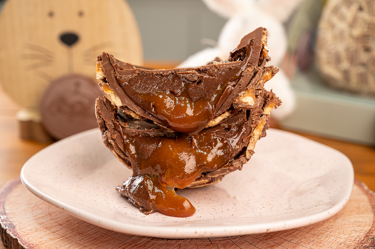 ovo-de-Páscoa-artesanal-ovos-de-colher-pascoa-2024-cardapio-de-pascoa-fotos-de-ovos-de-pascoa-ovo-de-pascoa-gourmet-em-barbacena-confeitarti-barbacena-delicioso-ovo-de-pascoa-fotos-incriveis-de-ovos-de-pascoa-fotografo-de-alimentos-minas-gerais-barbacena