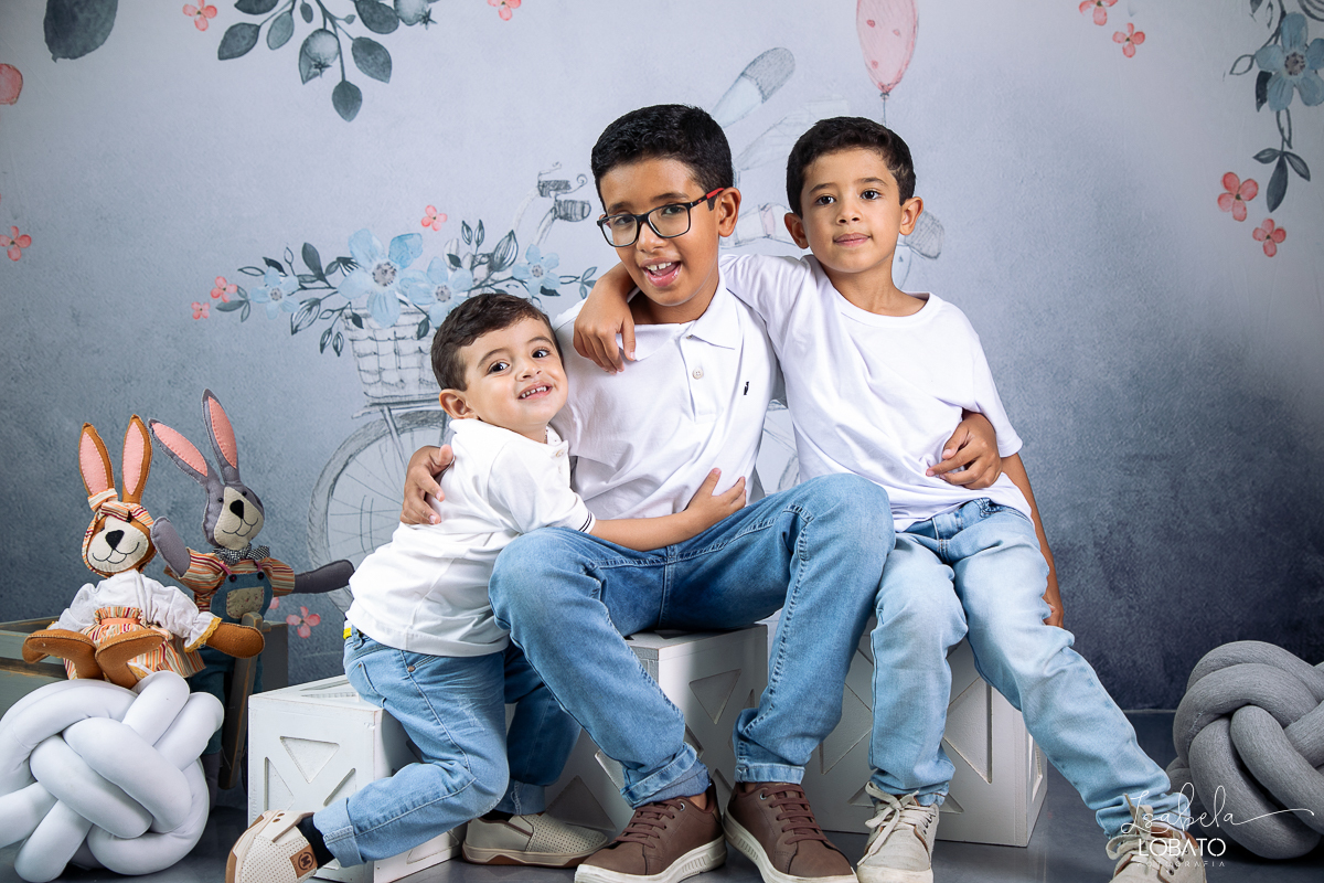 ensaio-de-pascoa-2024-fotos-de-pascoa-coelhinho-da-pascoa-ovos-de-pascoa-mini-sessao-fotografica-de-pascoa-estudio-fotografico-infantil-em-barbacena-isabela-lobato-fotografia-barbacena-mg