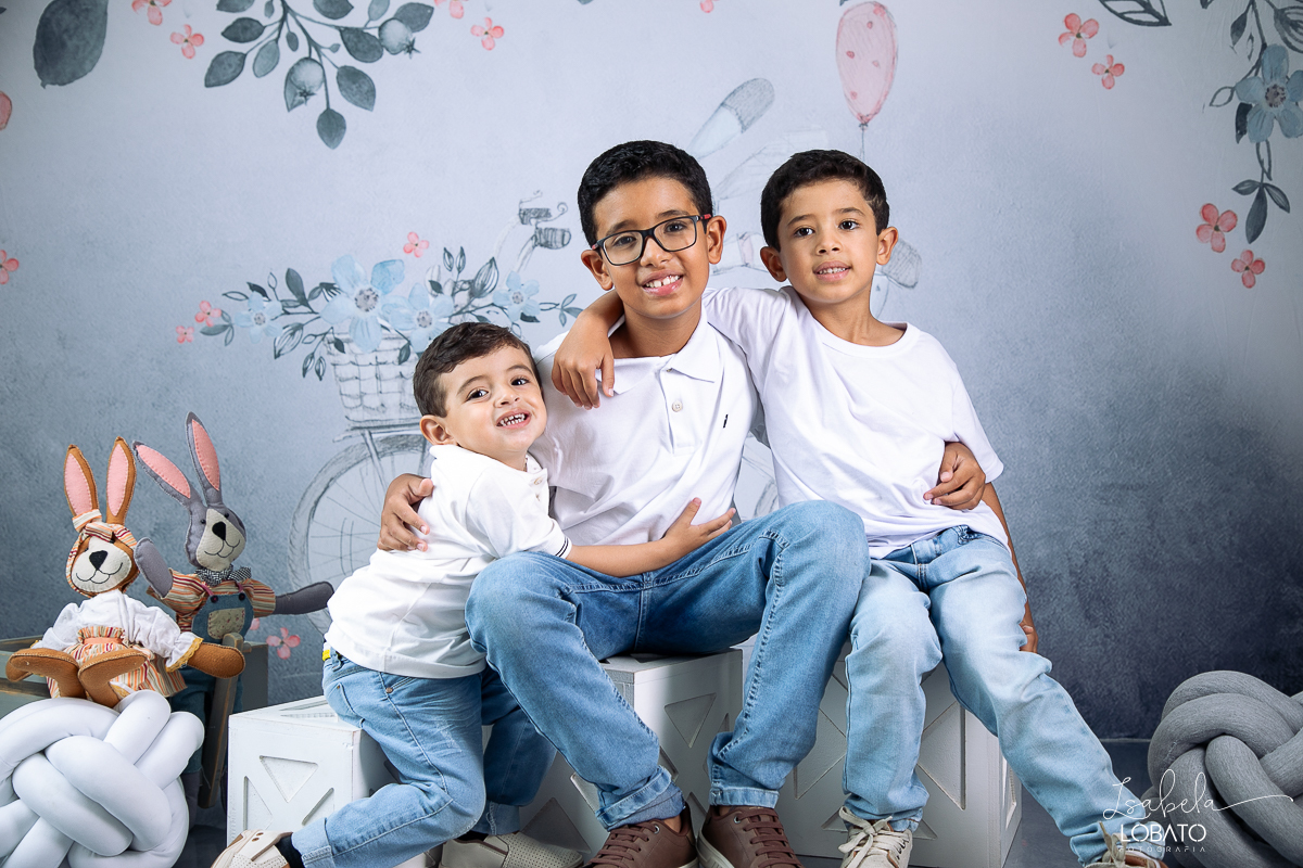 ensaio-de-pascoa-2024-fotos-de-pascoa-coelhinho-da-pascoa-ovos-de-pascoa-mini-sessao-fotografica-de-pascoa-estudio-fotografico-infantil-em-barbacena-isabela-lobato-fotografia-barbacena-mg