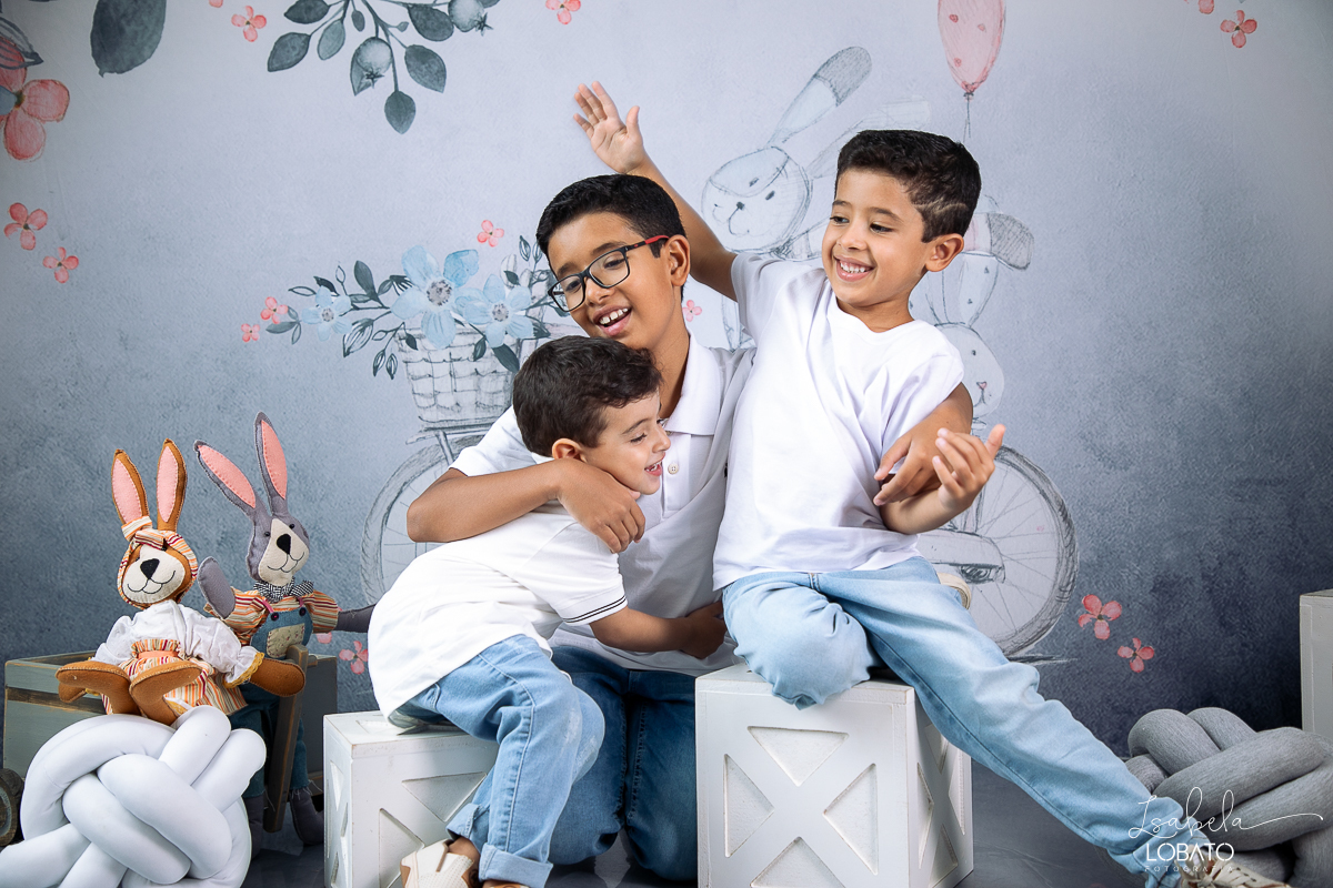 ensaio-de-pascoa-2024-fotos-de-pascoa-coelhinho-da-pascoa-ovos-de-pascoa-mini-sessao-fotografica-de-pascoa-estudio-fotografico-infantil-em-barbacena-isabela-lobato-fotografia-barbacena-mg