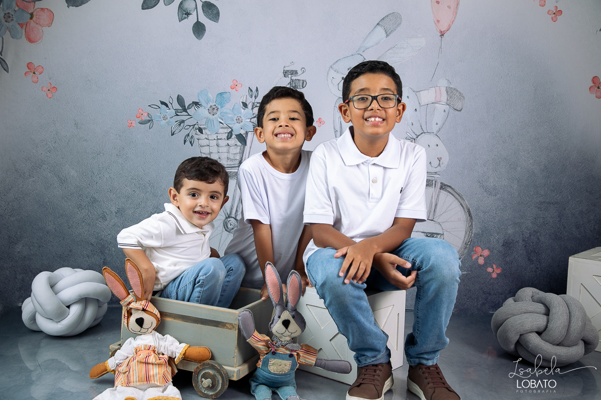 ensaio-de-pascoa-2024-fotos-de-pascoa-coelhinho-da-pascoa-ovos-de-pascoa-mini-sessao-fotografica-de-pascoa-estudio-fotografico-infantil-em-barbacena-isabela-lobato-fotografia-barbacena-mg