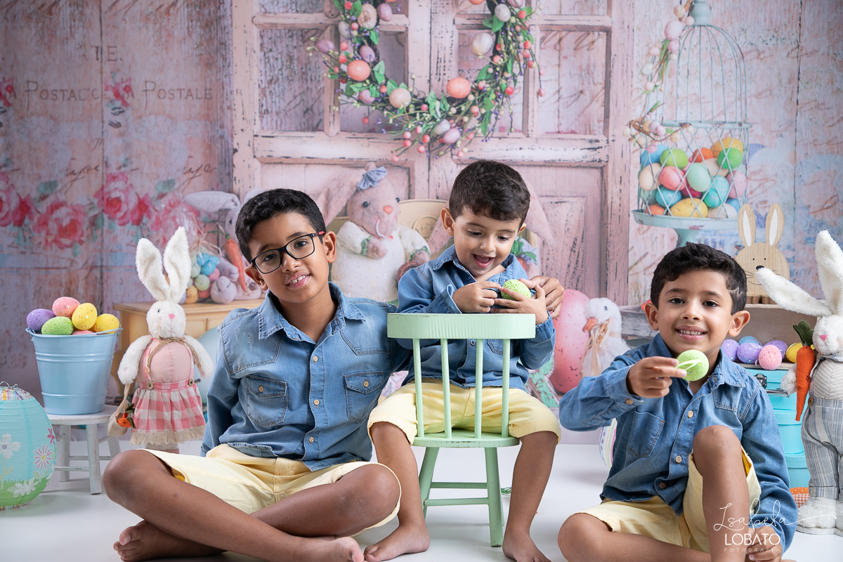 ensaio-de-pascoa-2024-fotos-de-pascoa-coelhinho-da-pascoa-ovos-de-pascoa-mini-sessao-fotografica-de-pascoa-estudio-fotografico-infantil-em-barbacena-isabela-lobato-fotografia-barbacena-mg