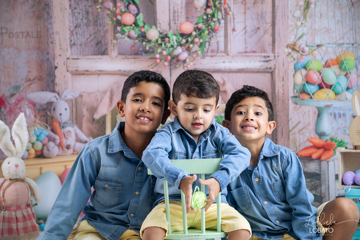 ensaio-de-pascoa-2024-fotos-de-pascoa-coelhinho-da-pascoa-ovos-de-pascoa-mini-sessao-fotografica-de-pascoa-estudio-fotografico-infantil-em-barbacena-isabela-lobato-fotografia-barbacena-mg