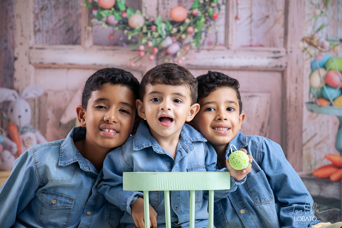 ensaio-de-pascoa-2024-fotos-de-pascoa-coelhinho-da-pascoa-ovos-de-pascoa-mini-sessao-fotografica-de-pascoa-estudio-fotografico-infantil-em-barbacena-isabela-lobato-fotografia-barbacena-mg