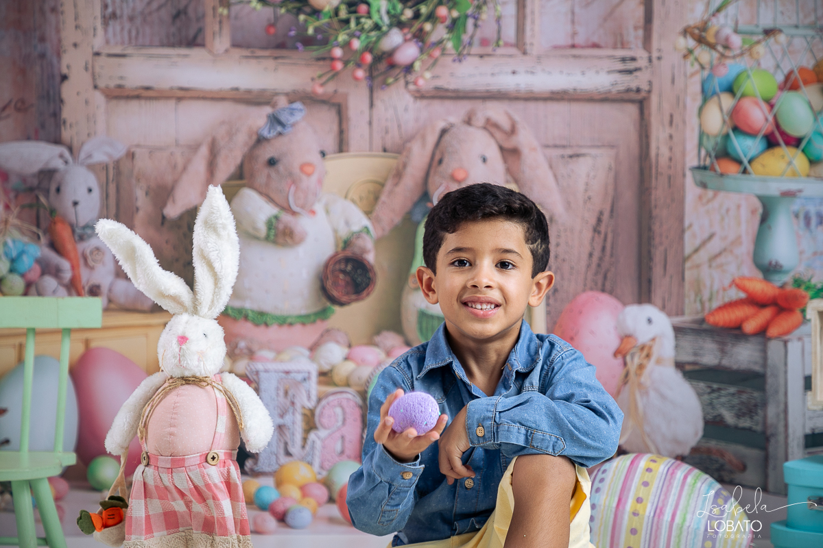 ensaio-de-pascoa-2024-fotos-de-pascoa-coelhinho-da-pascoa-ovos-de-pascoa-mini-sessao-fotografica-de-pascoa-estudio-fotografico-infantil-em-barbacena-isabela-lobato-fotografia-barbacena-mg