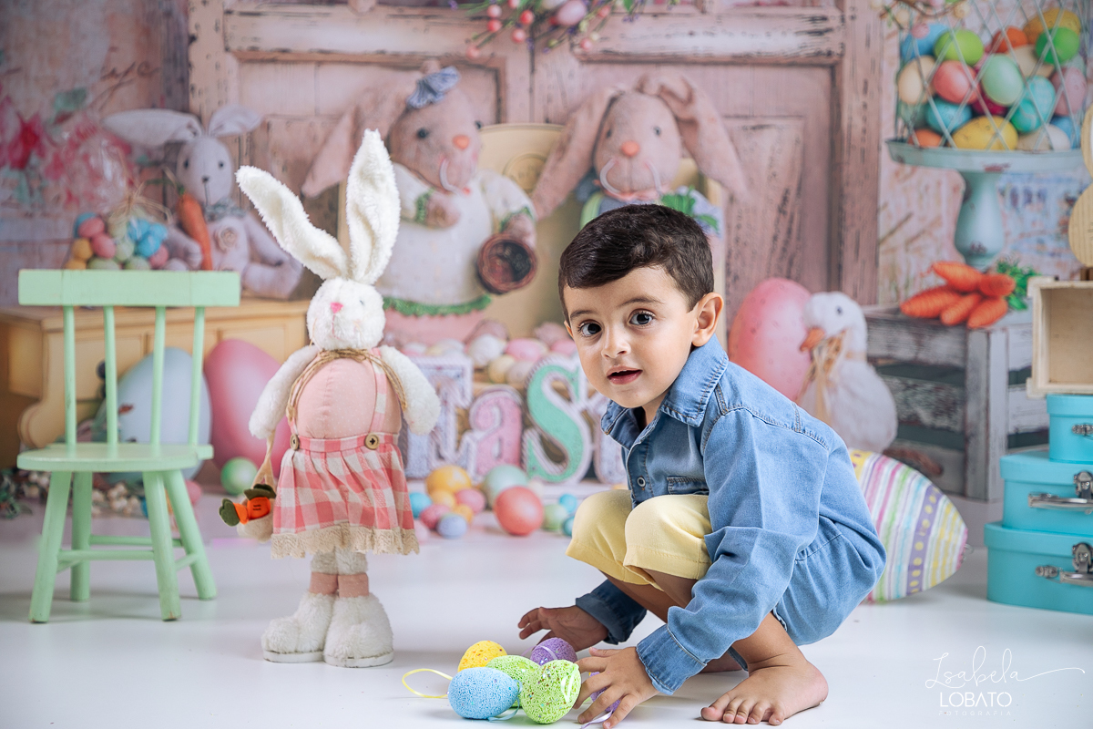 ensaio-de-pascoa-2024-fotos-de-pascoa-coelhinho-da-pascoa-ovos-de-pascoa-mini-sessao-fotografica-de-pascoa-estudio-fotografico-infantil-em-barbacena-isabela-lobato-fotografia-barbacena-mg